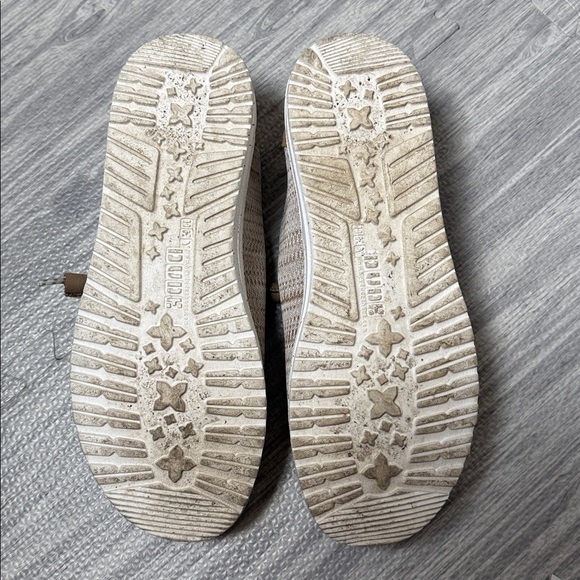 Hey Dude Woven Tan Slip-Ons Size 8 - Picture 5 of 6